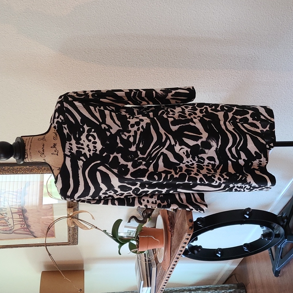B ok wrap front should snap tunic top.